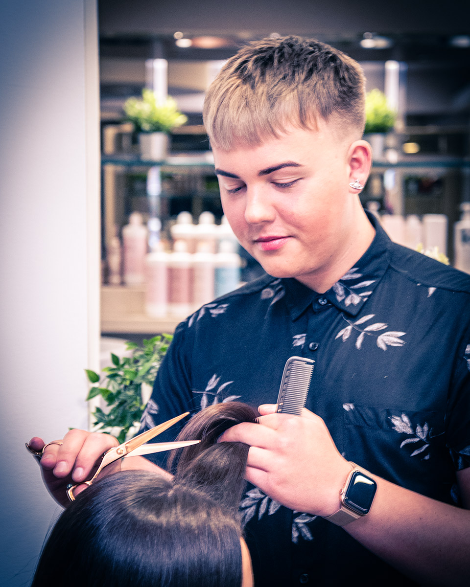 Veronica Smith - stylist - David's hair salon | LinkedIn